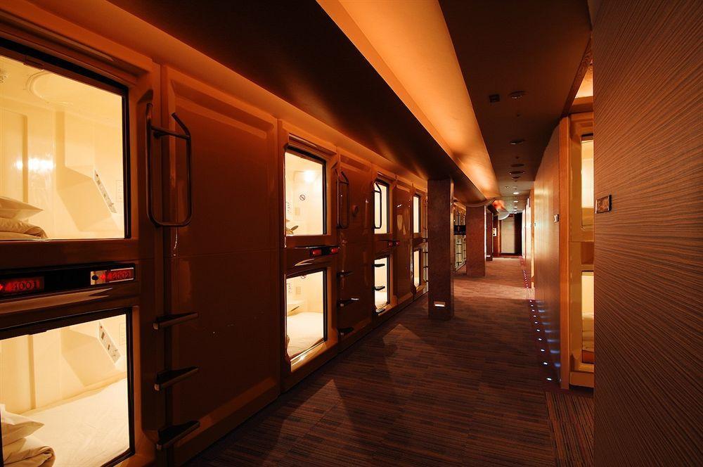 Capsule Inn Oszaka Kültér fotó