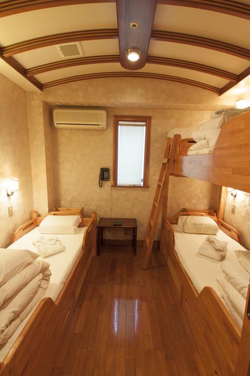 Capsule Inn Oszaka Kültér fotó