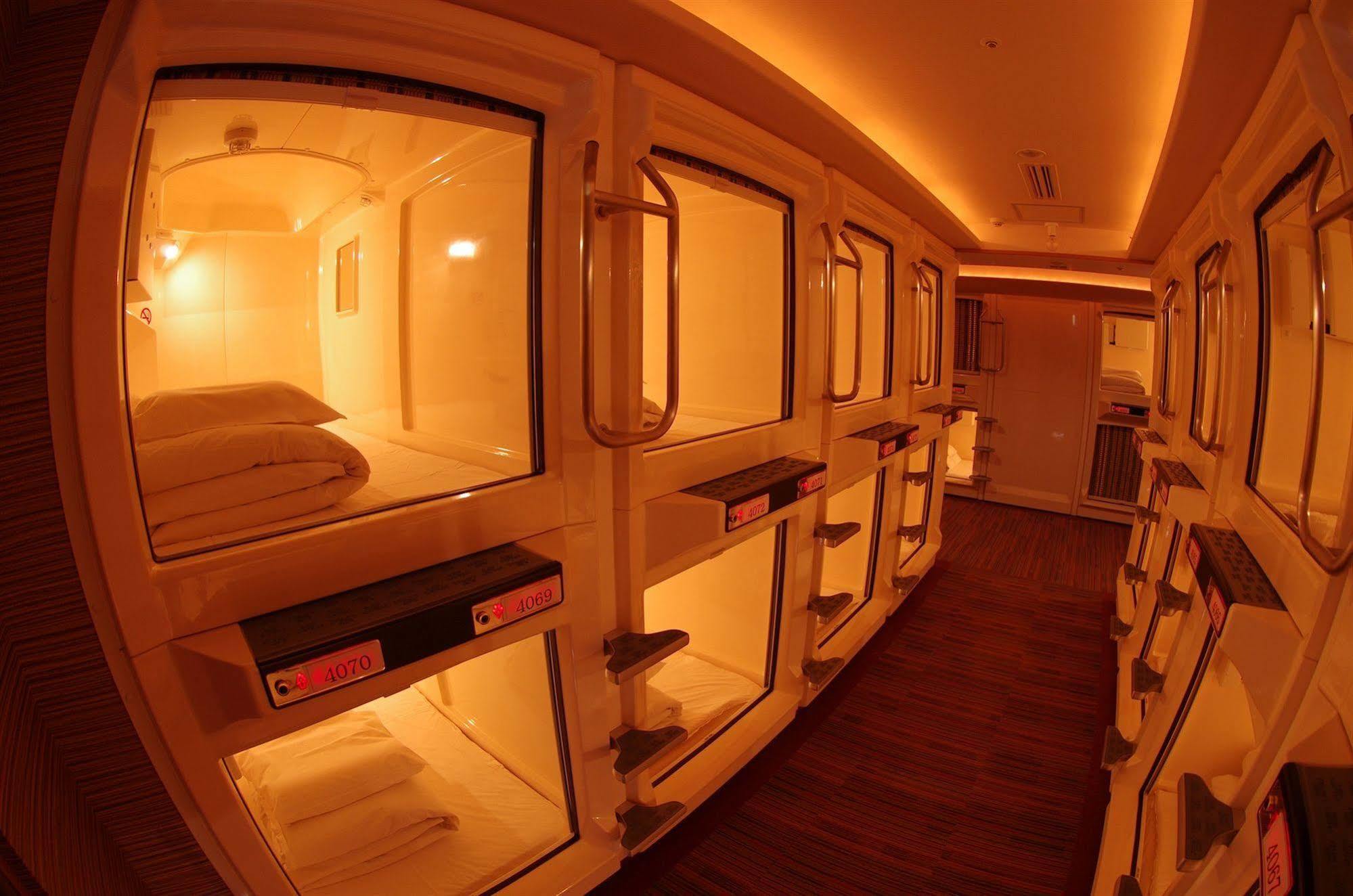 Capsule Inn Oszaka Kültér fotó